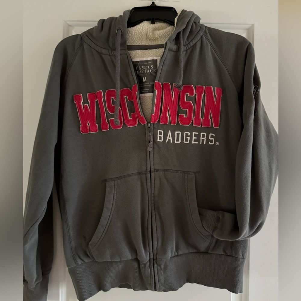 Wisconsin Badgers Hoodie Full Zip Sherpa Fleece Lined Sweatshirt Size Medium - Picture 2 of 7